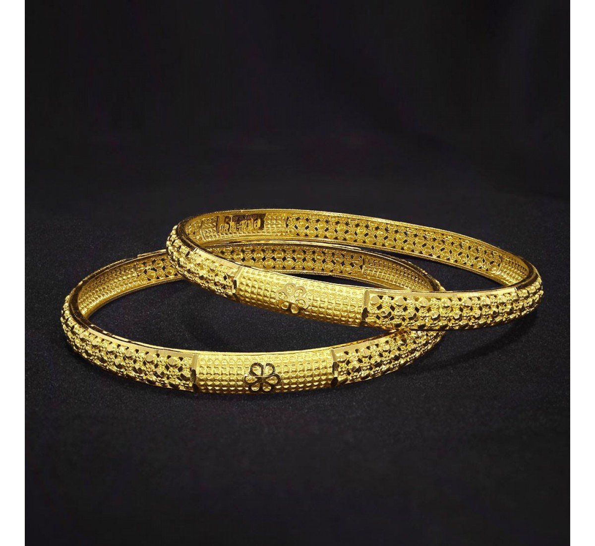 Kavali Conch Gold Bangles