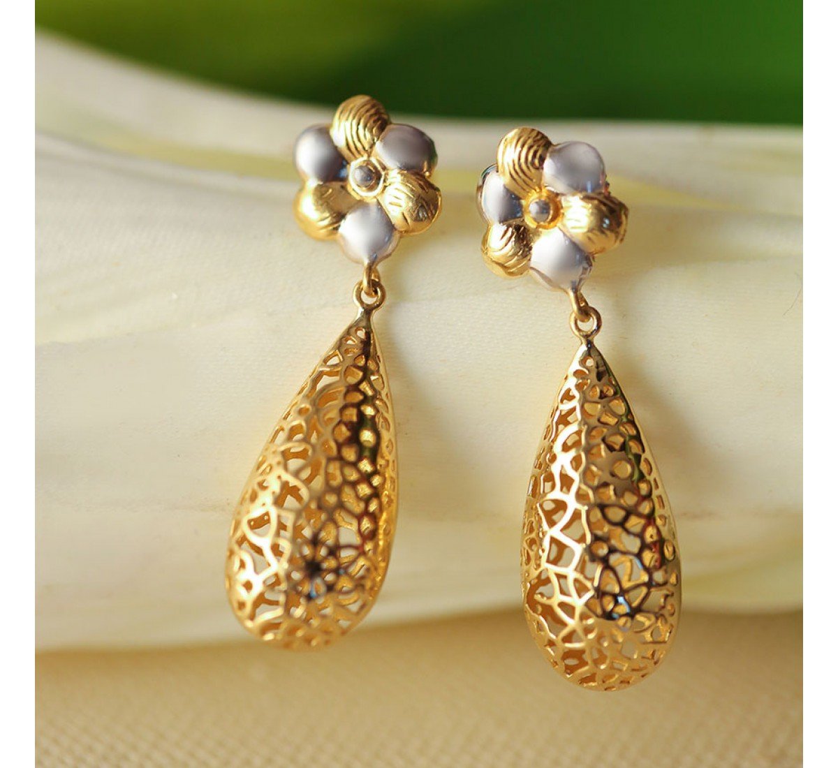 Aveline Jiera Gold Earrings