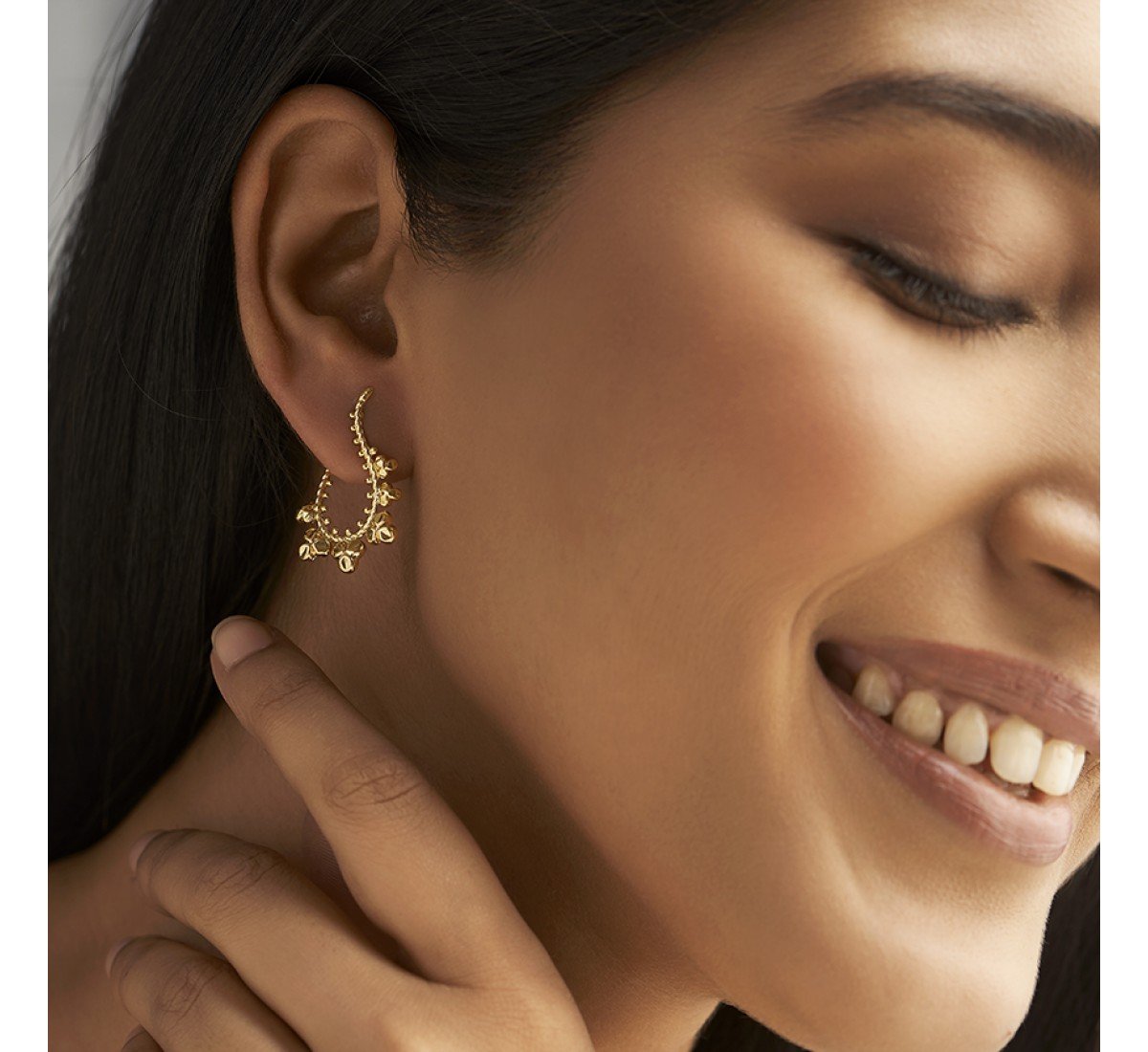 Ainoah Gold Hoop Earrings