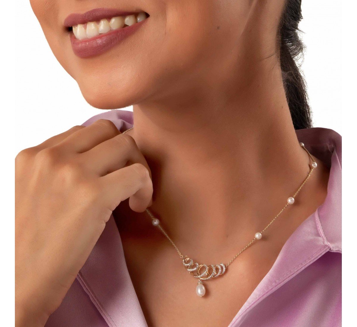 Unveil Trail Pearl Necklace