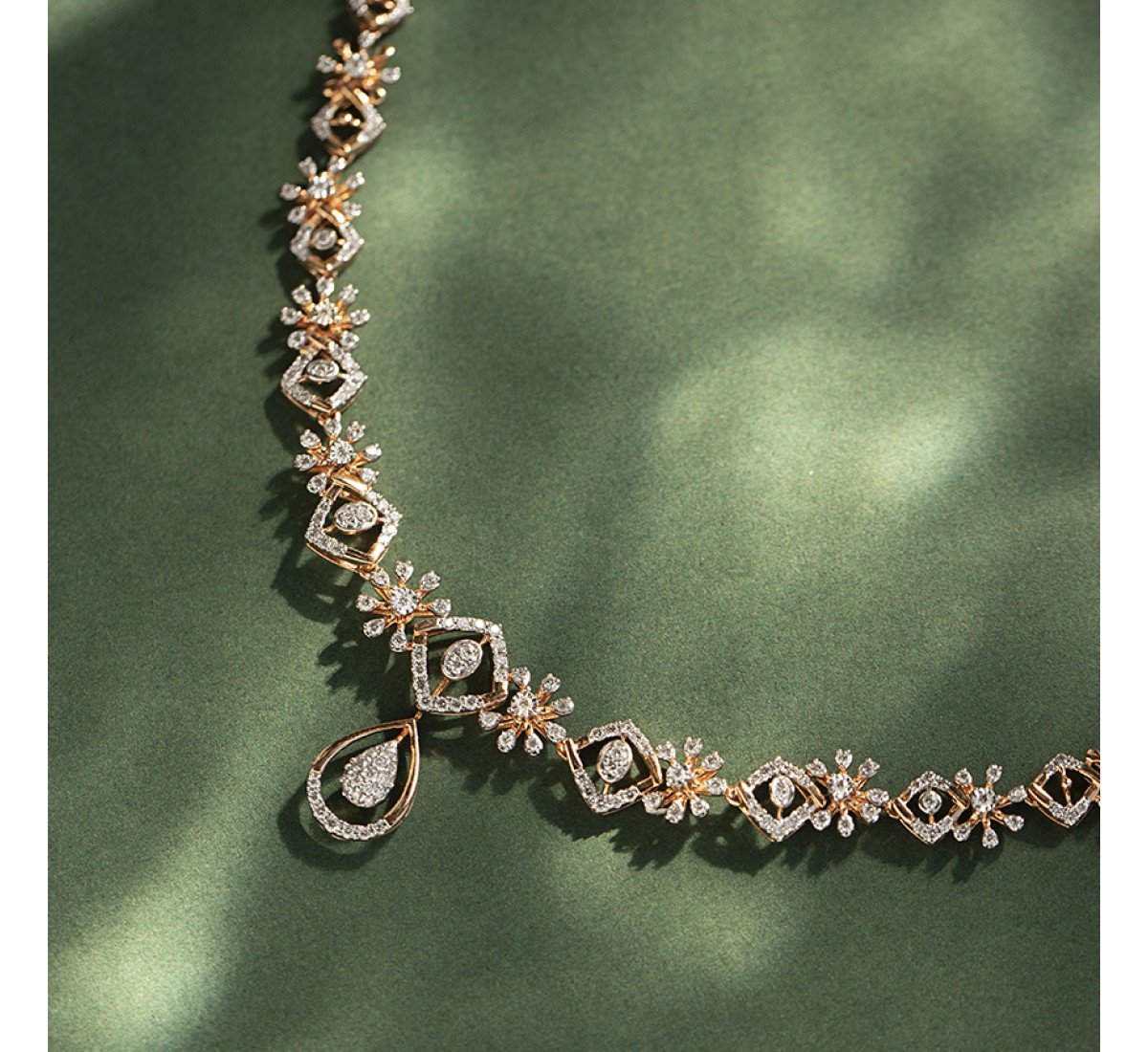 Garrulous Diamond Necklace