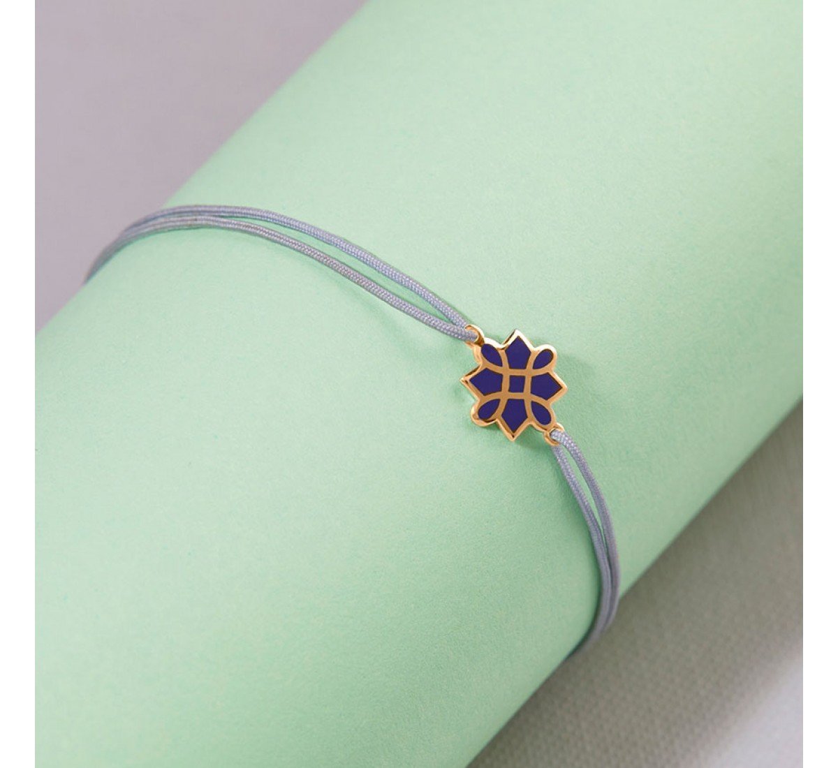 Reticent Astound Gold Bracelet