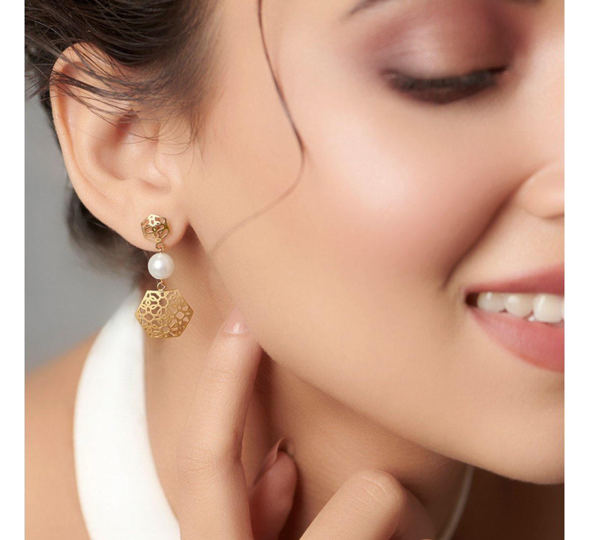 Elowen Cutout Pearl Drop Earrings