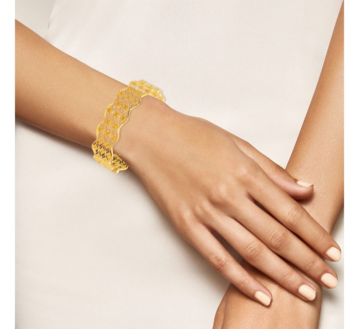 Jivika Rhombus Gold Chur Bangle