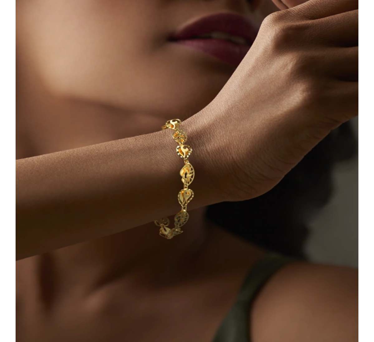 Divija Gold Bracelet