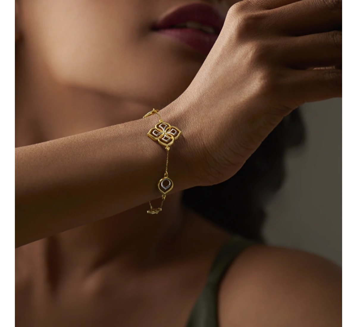 Entwined Appeal Gold Bracelet