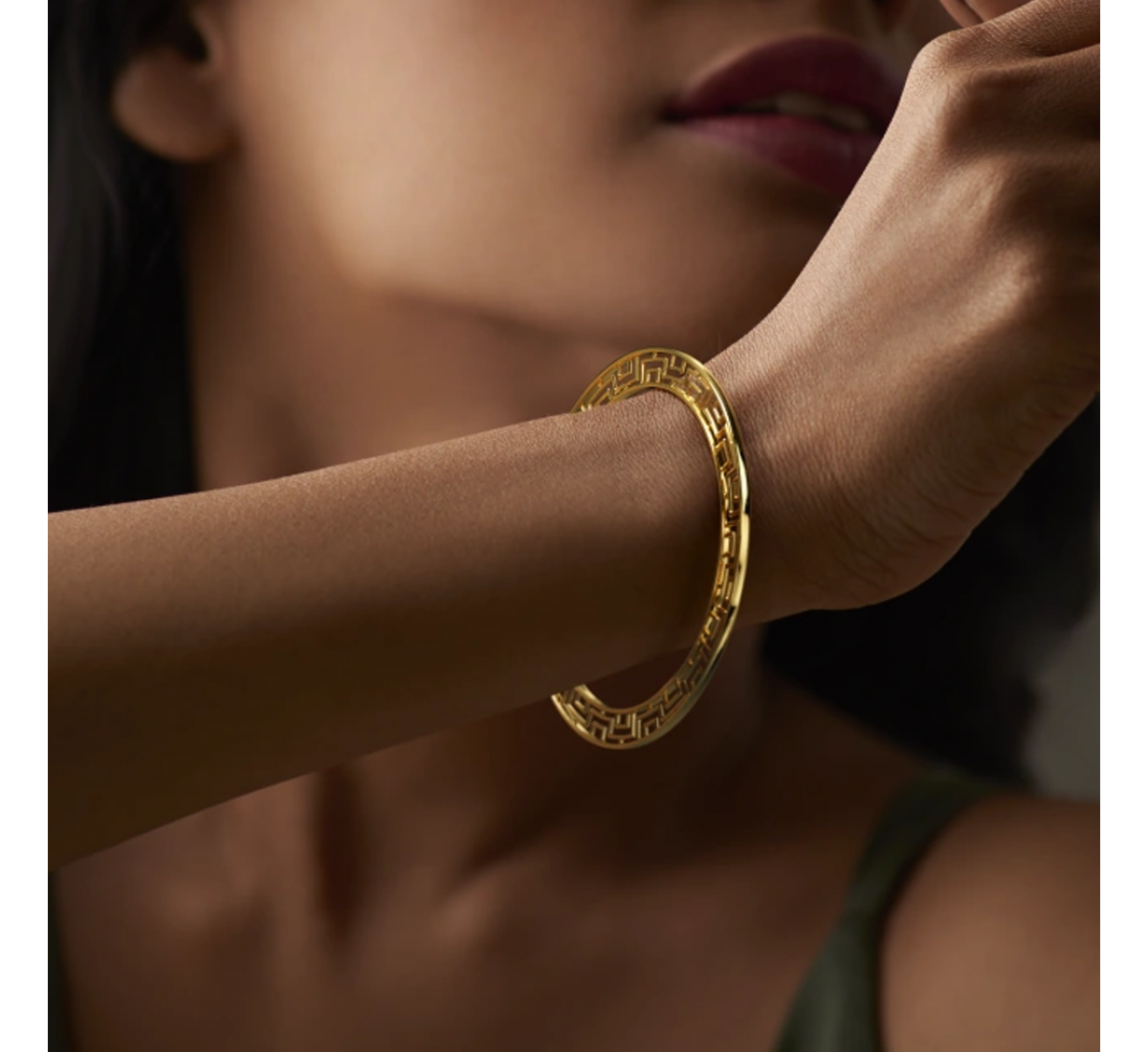 Lylian Round Gold Bangles