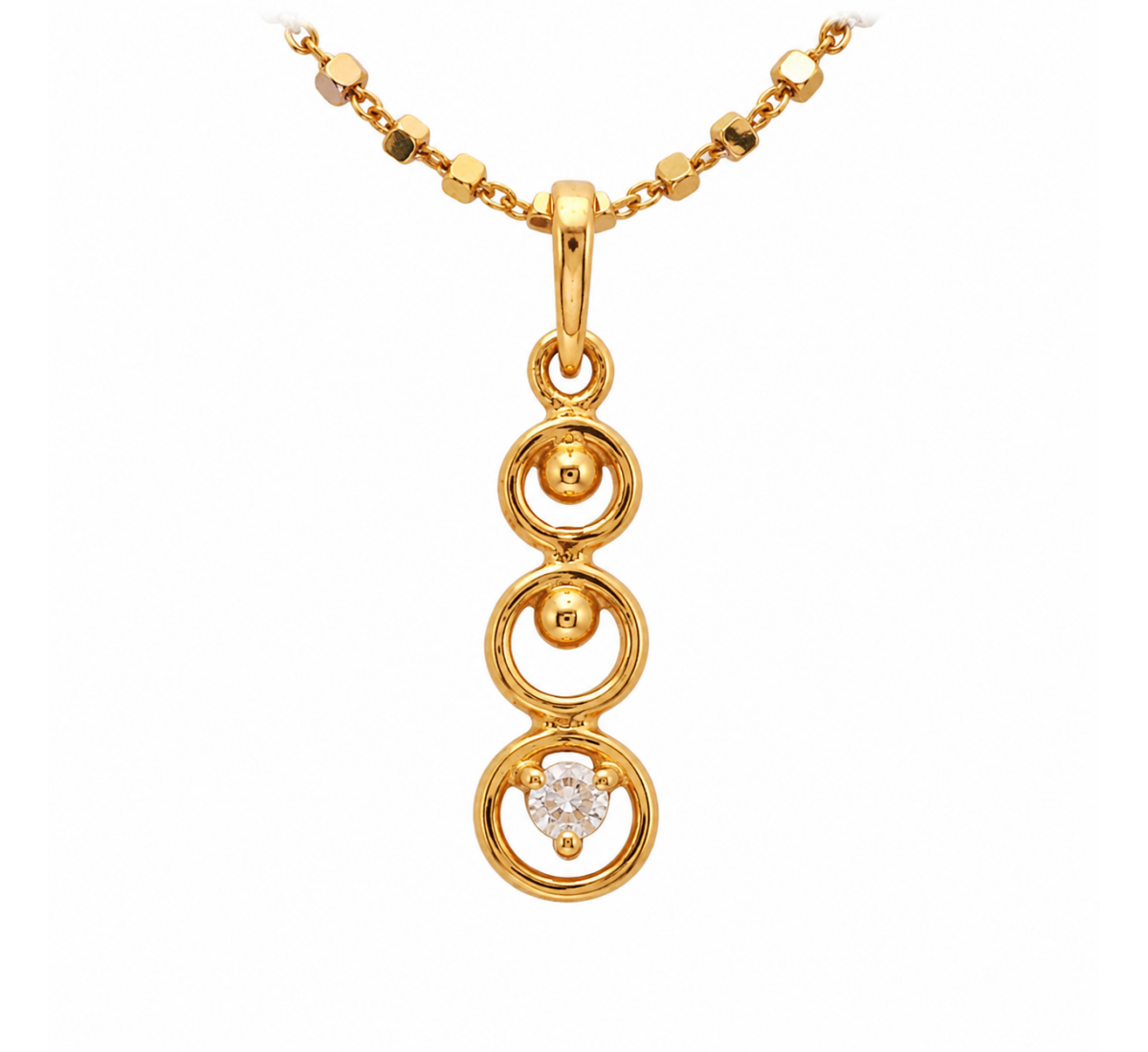 Overlap Queen Diamond Pendant