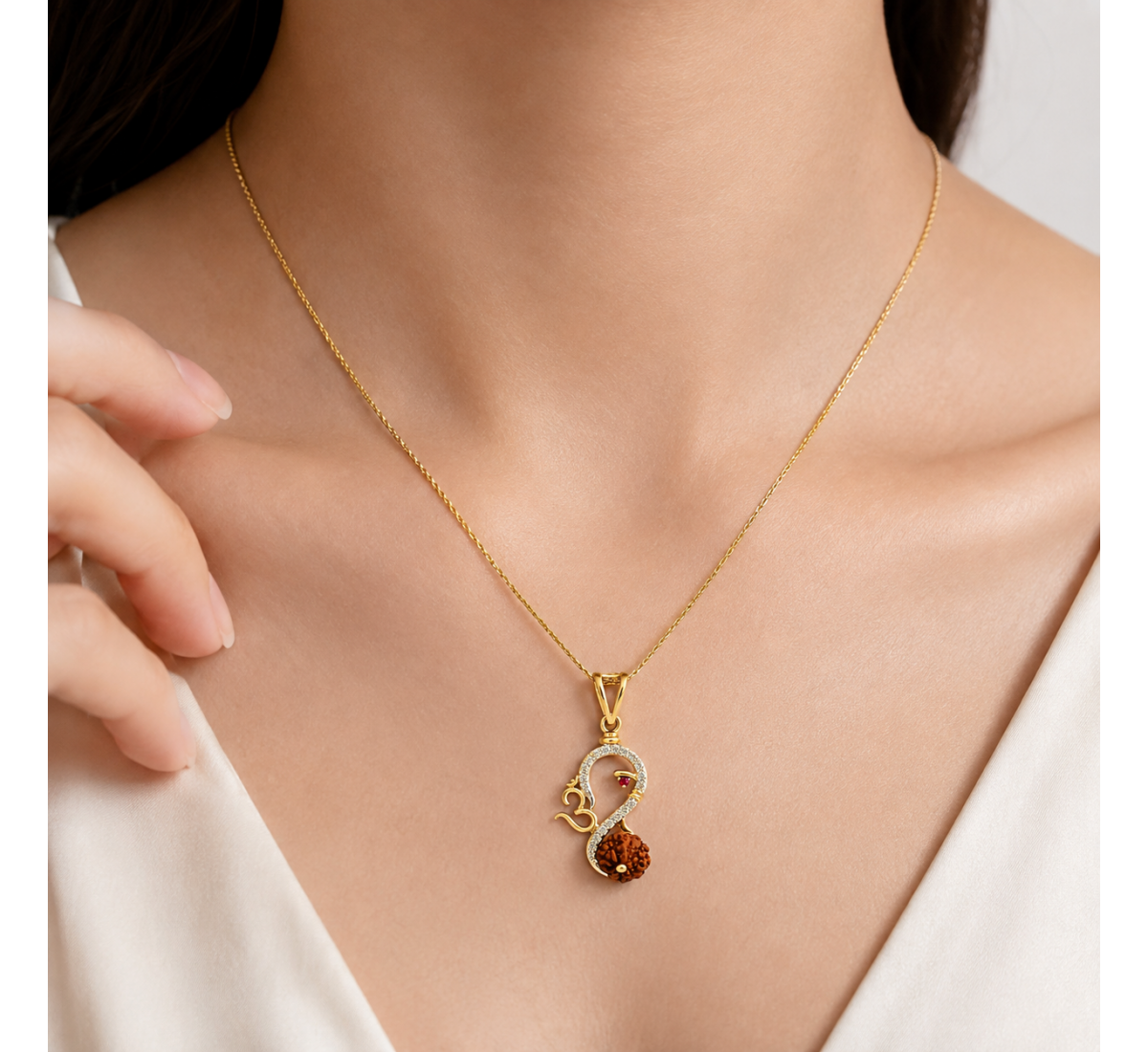 Arij Diamond Pendant