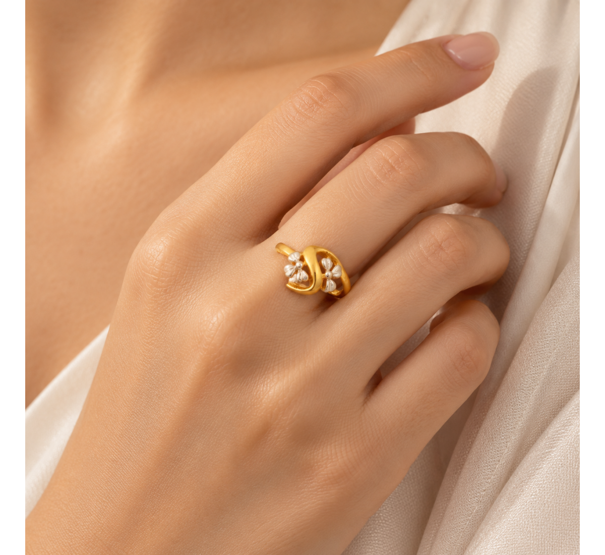Gold Daisy Sway Ring