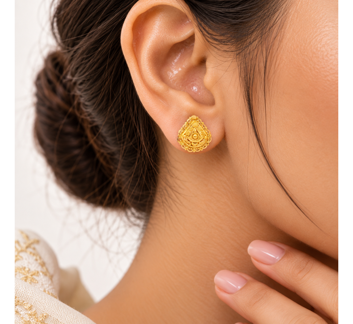 The Bloom Ambrosia Gold Stud